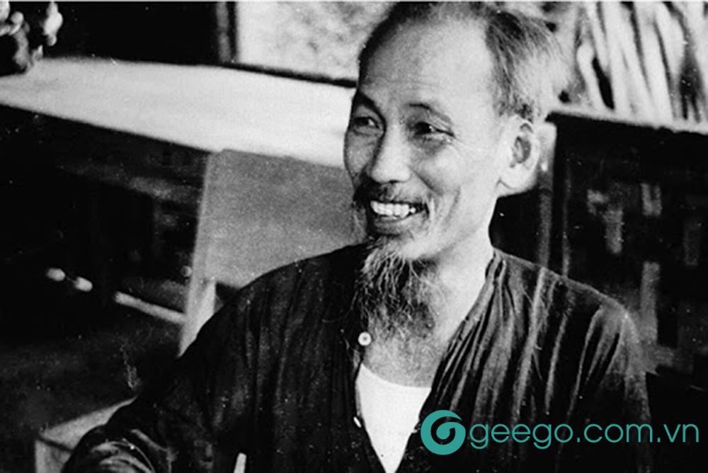 Tìm hiểu tiểu sử và những tác phẩm thơ văn nổi tiếng của tác giả Hồ Chí Minh