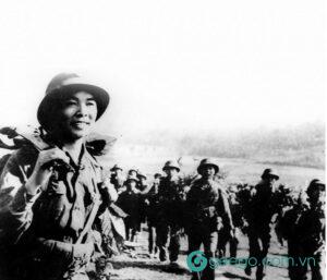 Giữa khói lửa chiến tranh người lính Tây Tiến vẫn nâng niu trong mình một tâm hồn lãng mạn và đậm chất mộng mơ