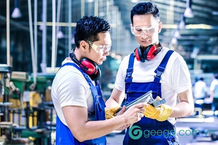 nhan-vien-chuyen-vien-ky-thuat-o-cac-doanh-nghiep